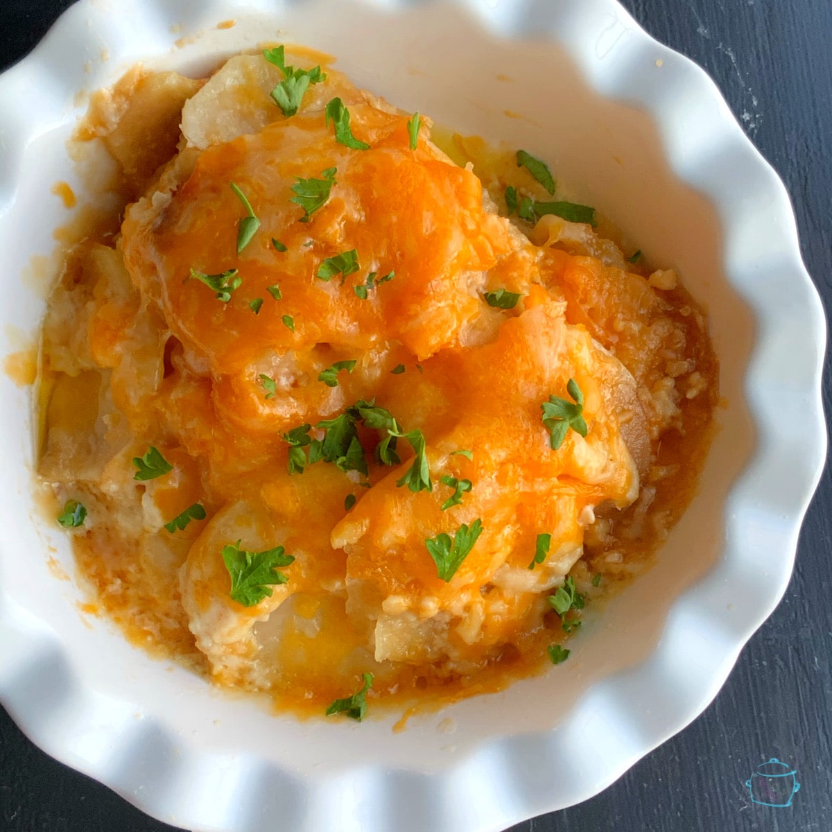 Slow Cooker Cheesy Scalloped Potatoes