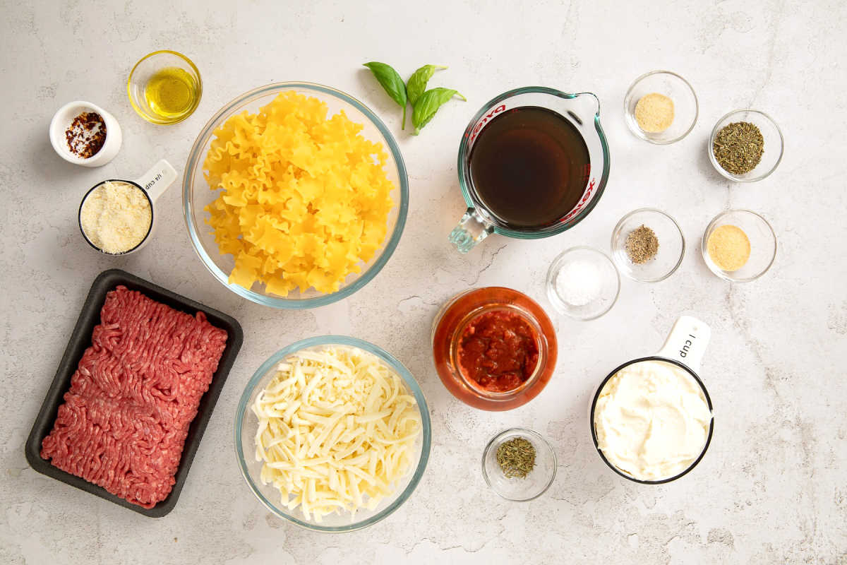 The ingredients needed to make One-Pan Cheesy Lasagna Skillet.