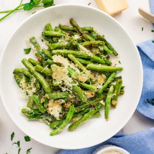 Garlic Parmesan Roasted Green Beans plated.
